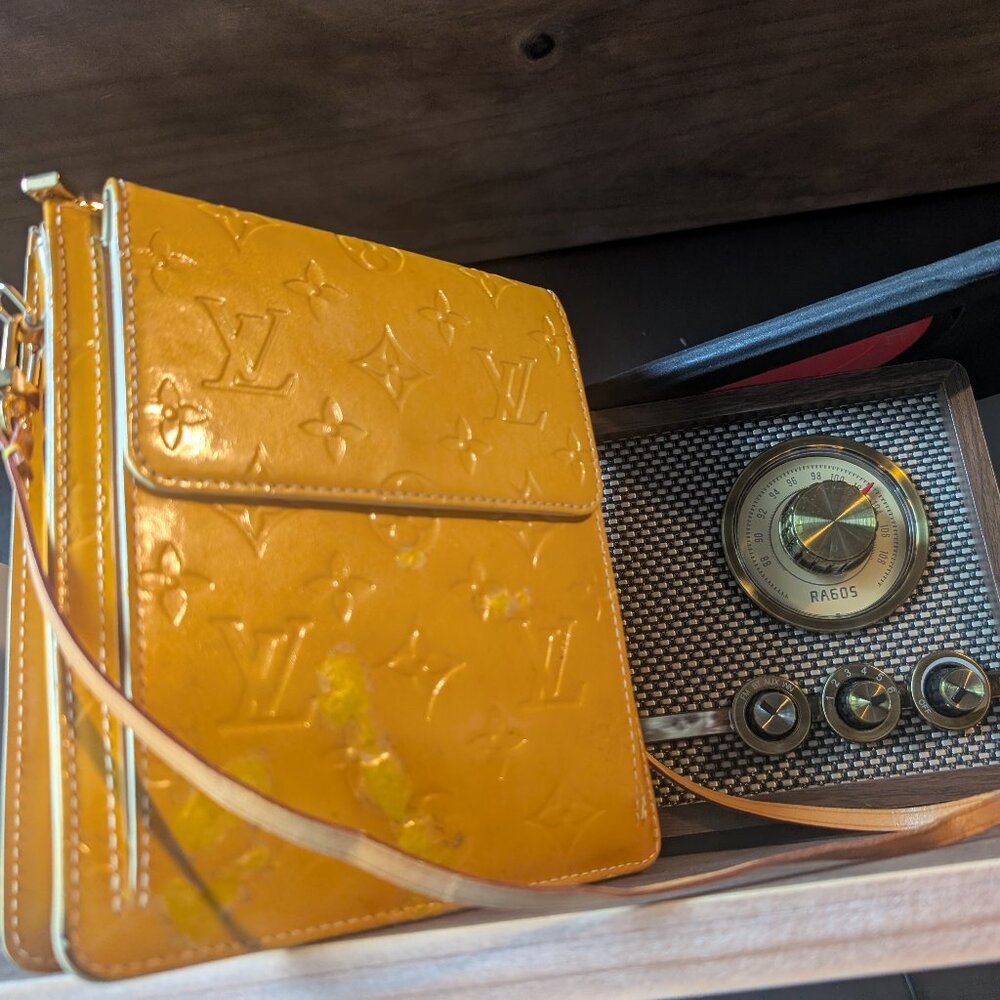 Vintage Louis Vuitton Motto Pouch Beige Leather Monogram Vernis: TH0970